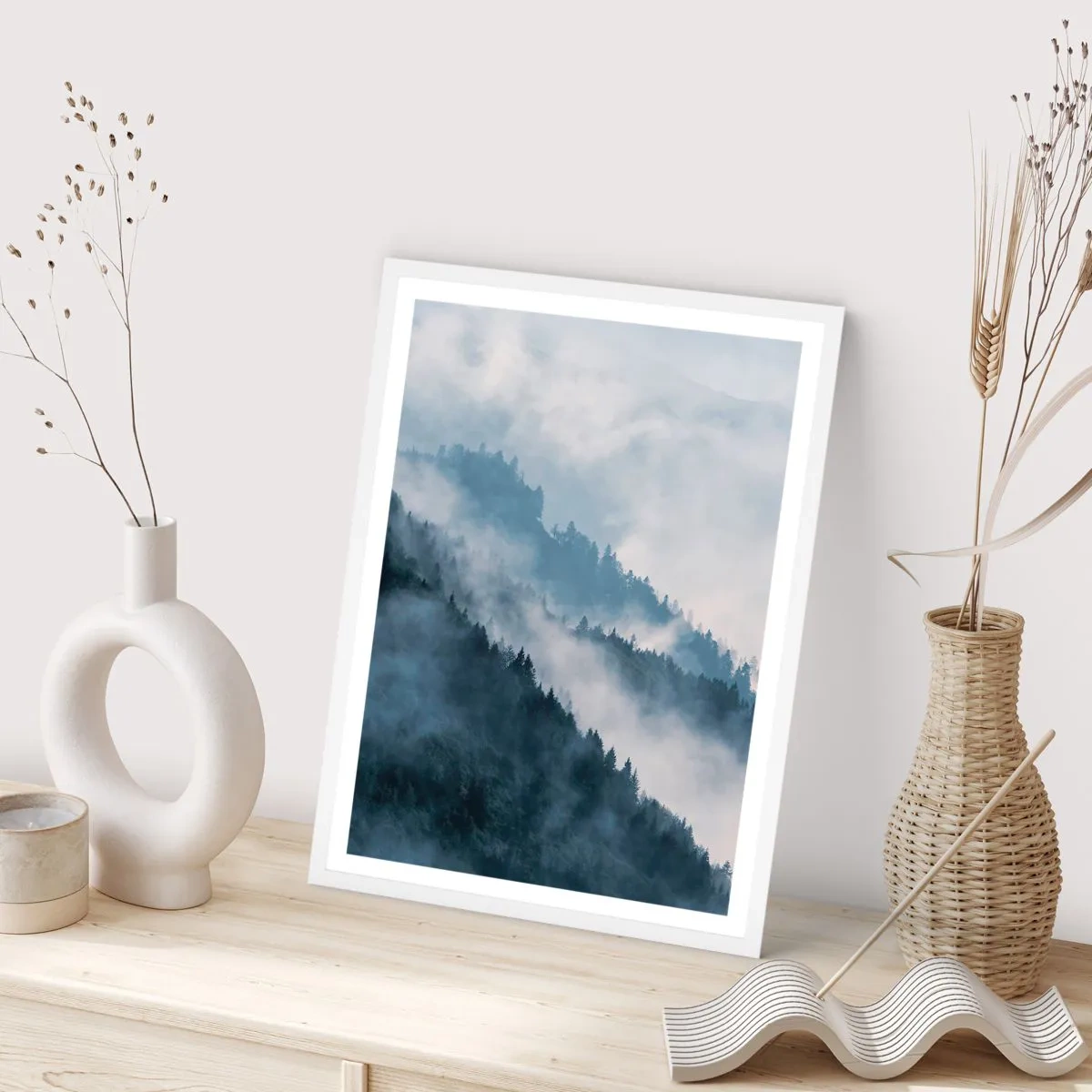 Poster in einem weißen Rahmen - Mystik der Berge - 70x100 cm