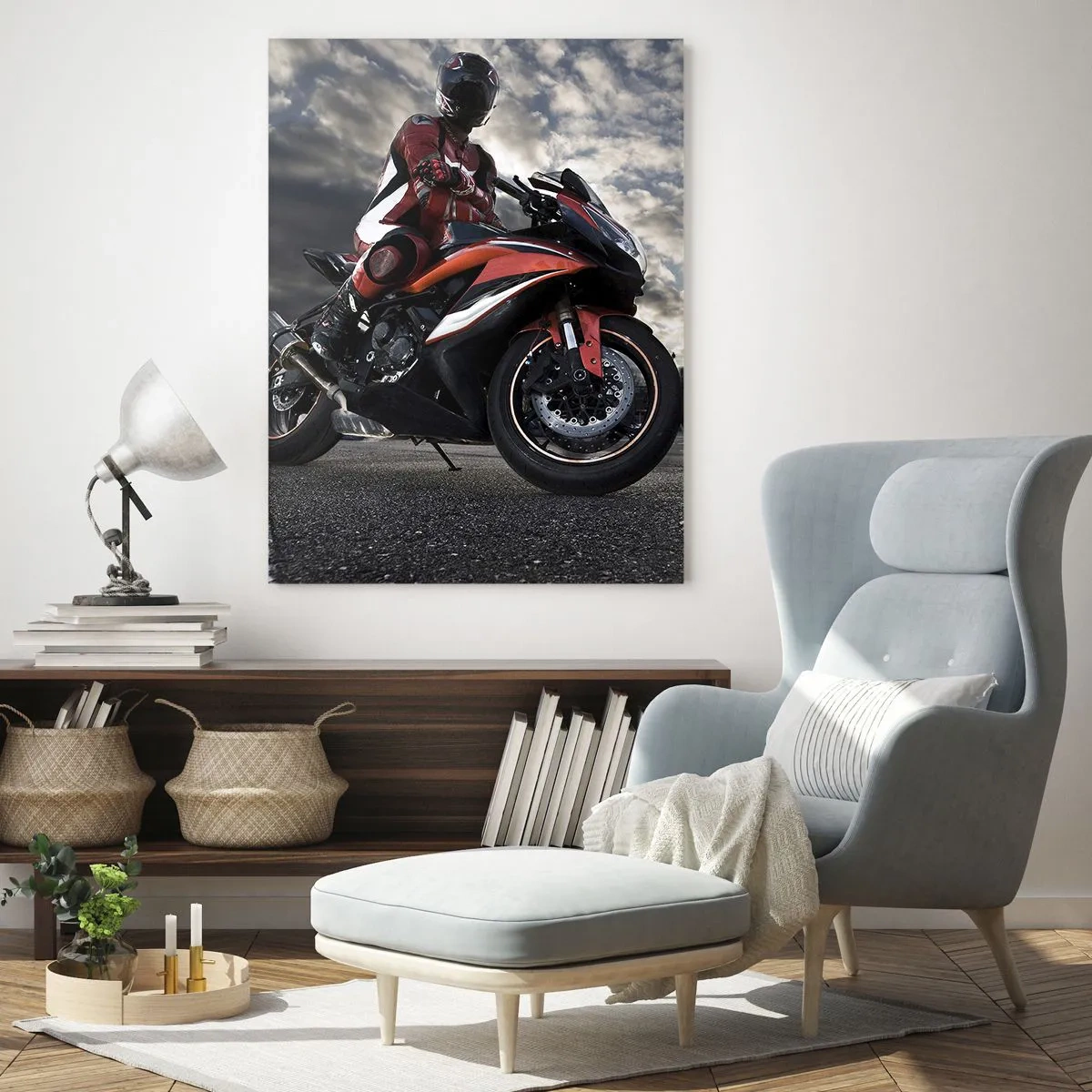 Glasbild - Bild auf glas - Ein Motorradfahrer auf einer Rennstrecke unter stürmischem Himmel - 50x70cm - Dunkler Reiter - Moderne Wanddekoration für Wohnzimmer und Schlafzimmer ARTTOR