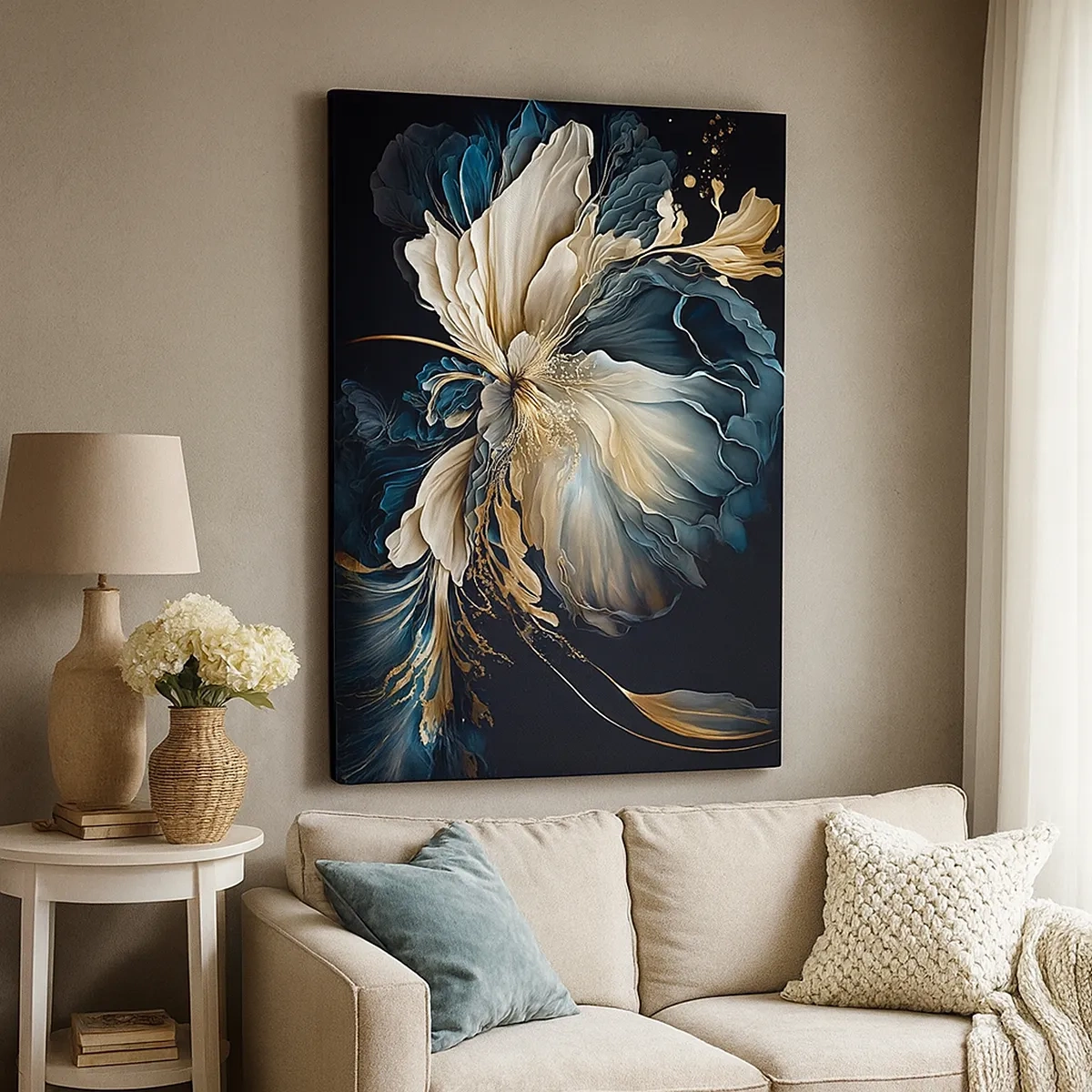 Bild auf Leinwand - Leinwandbild - Eine Blume in Gold- und Marineblautönen auf schwarzem Hintergrund - 50x70cm - Märchenhafte Farnblume - Moderne Wanddekoration für Wohnzimmer und Schlafzimmer ARTTOR