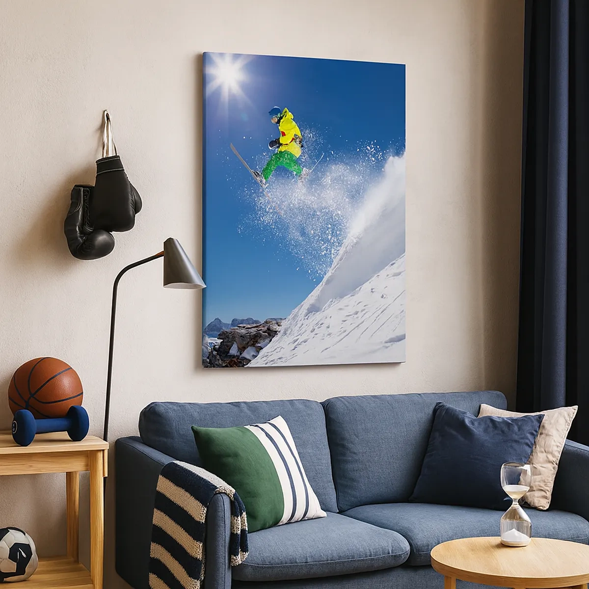 Bild auf Leinwand - Leinwandbild - Skifahrer in der Luft mit Bergen im Hintergrund - 50x70cm - Tanzen mit den Bergen - Moderne Wanddekoration für Wohnzimmer und Schlafzimmer ARTTOR