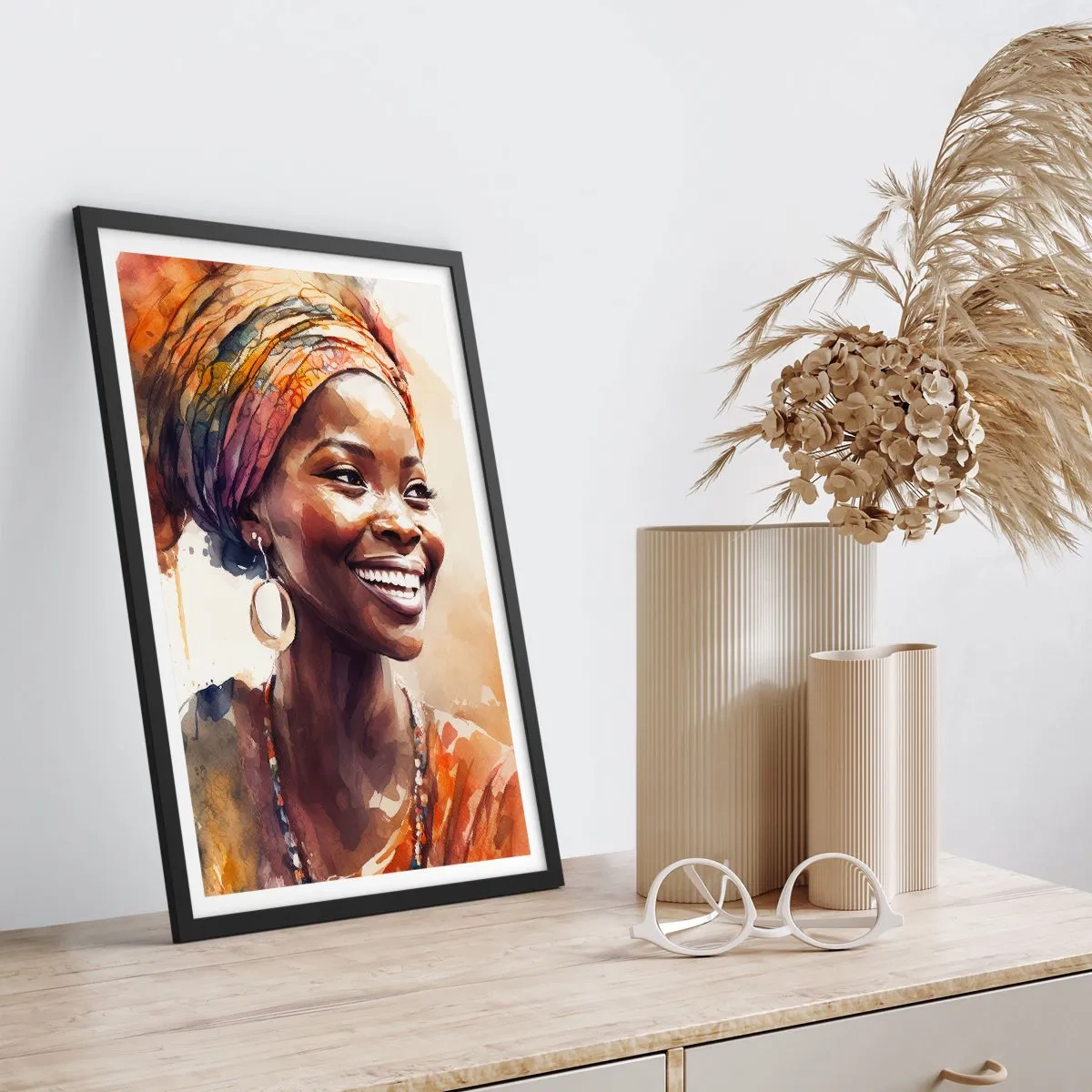 Poster in einem schwarzem Rahmen - Porträt einer lächelnden Frau mit buntem Turban - 50x70cm - Afrikanische Königin - Moderne Wanddekoration für Wohnzimmer und Schlafzimmer ARTTOR