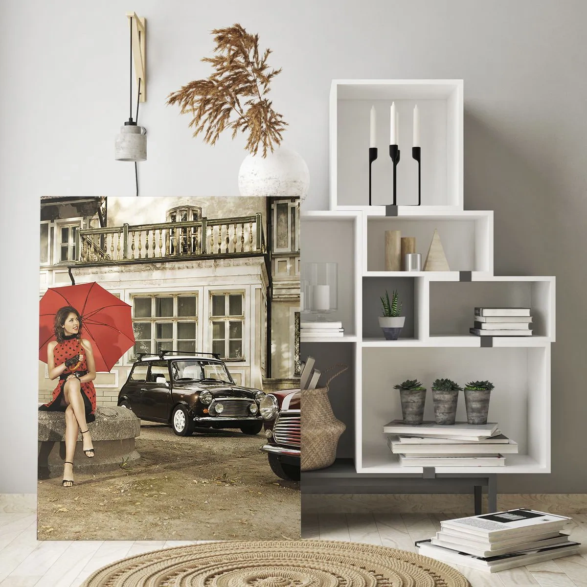 Glasbild - Bild auf glas - Frau mit rotem Regenschirm bei Oldtimern - 70x100cm - Eine sentimentale Minireise - Moderne Wanddekoration für Wohnzimmer und Schlafzimmer ARTTOR
