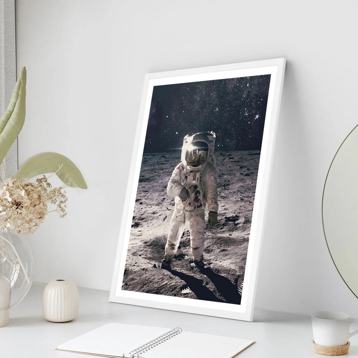 Poster in einem weißen Rahmen - Grüße vom Mond - 50x70 cm