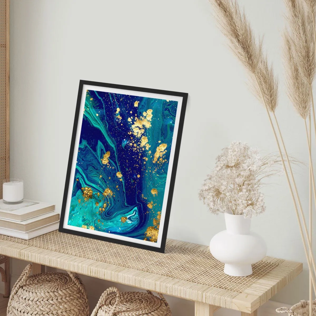 Poster in einem schwarzem Rahmen - Die Blütenblätter der Sonne - 30x40 cm