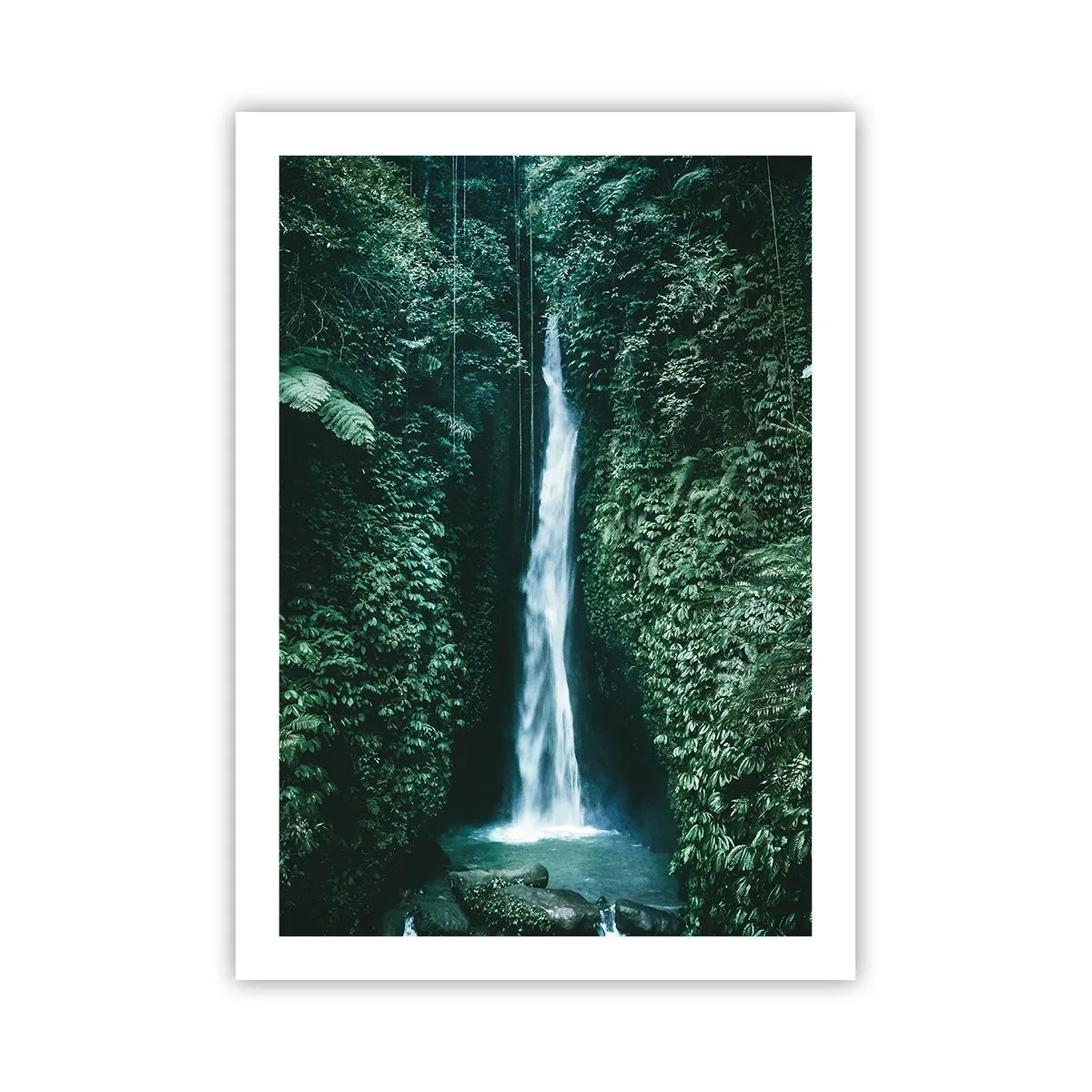 Poster - Wasserfall im tropischen Dschungel - 50x70cm - Tropisches Spa - Moderne Wanddekoration für Wohnzimmer und Schlafzimmer ARTTOR
