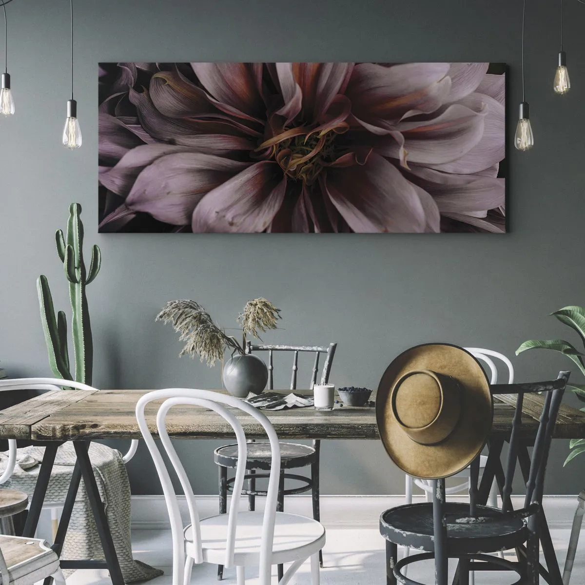 Bild auf Leinwand - Leinwandbild - Nahaufnahme einer großen Blume in dezenten Farben - 140x50cm - Ein Blumenherz - Moderne Wanddekoration für Wohnzimmer und Schlafzimmer ARTTOR