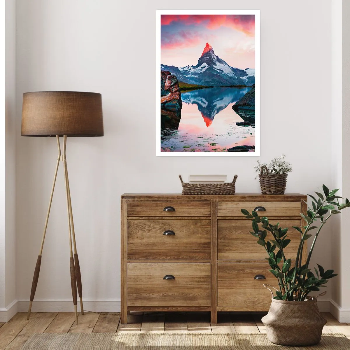 Poster - Ein Berg, der sich bei Sonnenuntergang in einem See spiegelt - 50x70cm - Das Herz der Berge ist heiß - Moderne Wanddekoration für Wohnzimmer und Schlafzimmer ARTTOR