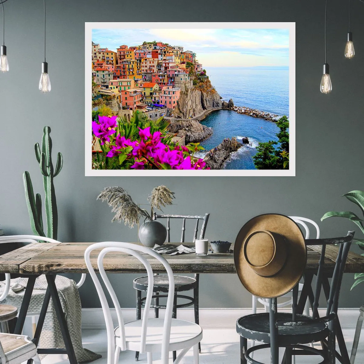 Poster - Bunte Häuser auf einer Klippe mit Blick auf das Meer in einer malerischen Landschaft - 100x70cm - Lachende Stadt - Moderne Wanddekoration für Wohnzimmer und Schlafzimmer ARTTOR