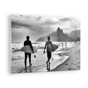 Glasbild - Bild auf glas - Surfer am Strand mit Brettern, Schwarz-Weiß-Komposition - 70x50cm - Single-Wave-Samba - Moderne Wanddekoration für Wohnzimmer und Schlafzimmer ARTTOR