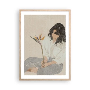 Poster in einem Rahmen aus heller Eiche - Porträt mit einer exotischen Blume - 50x70 cm