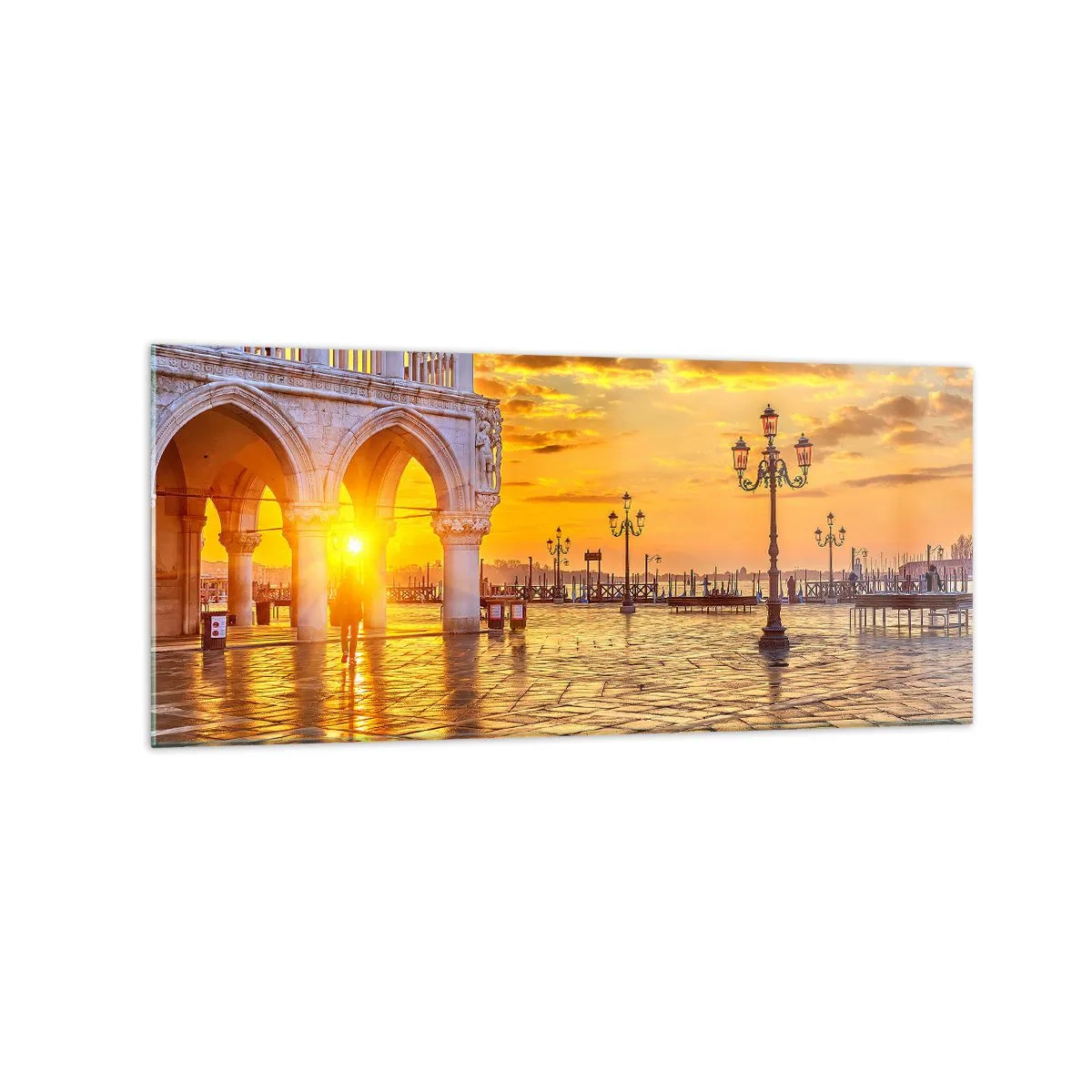 Glasbild - Bild auf glas - Goldener Sonnenuntergang auf dem Stadtplatz mit Arkaden und Lampen - 120x50cm - Wo sind alle? - Moderne Wanddekoration für Wohnzimmer und Schlafzimmer ARTTOR