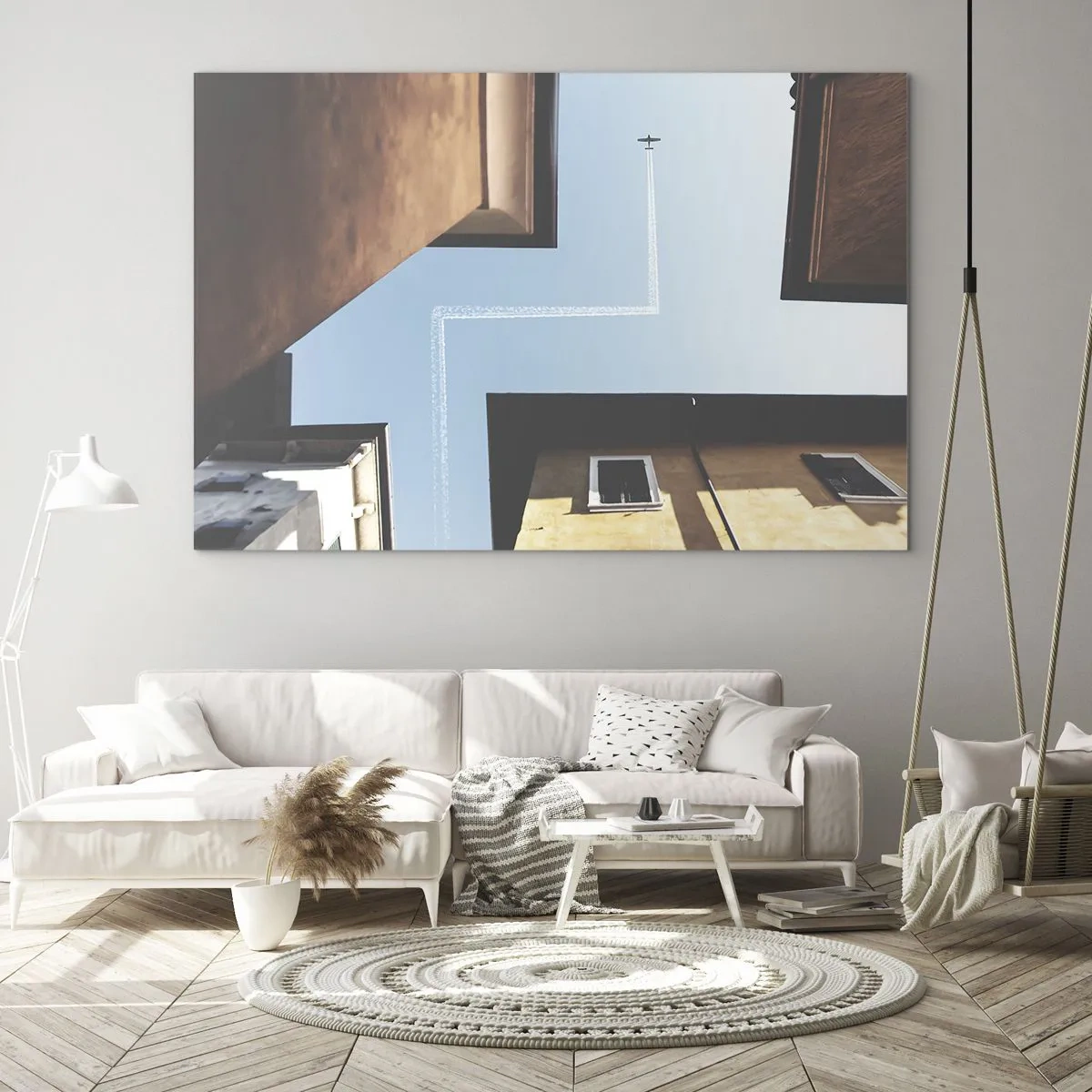 Glasbild - Bild auf glas - Ein Flugzeug über der Stadt, gesehen von einem Hof zwischen Mietshäusern - 70x50cm - Über dem Stadtlabyrinth - Moderne Wanddekoration für Wohnzimmer und Schlafzimmer ARTTOR