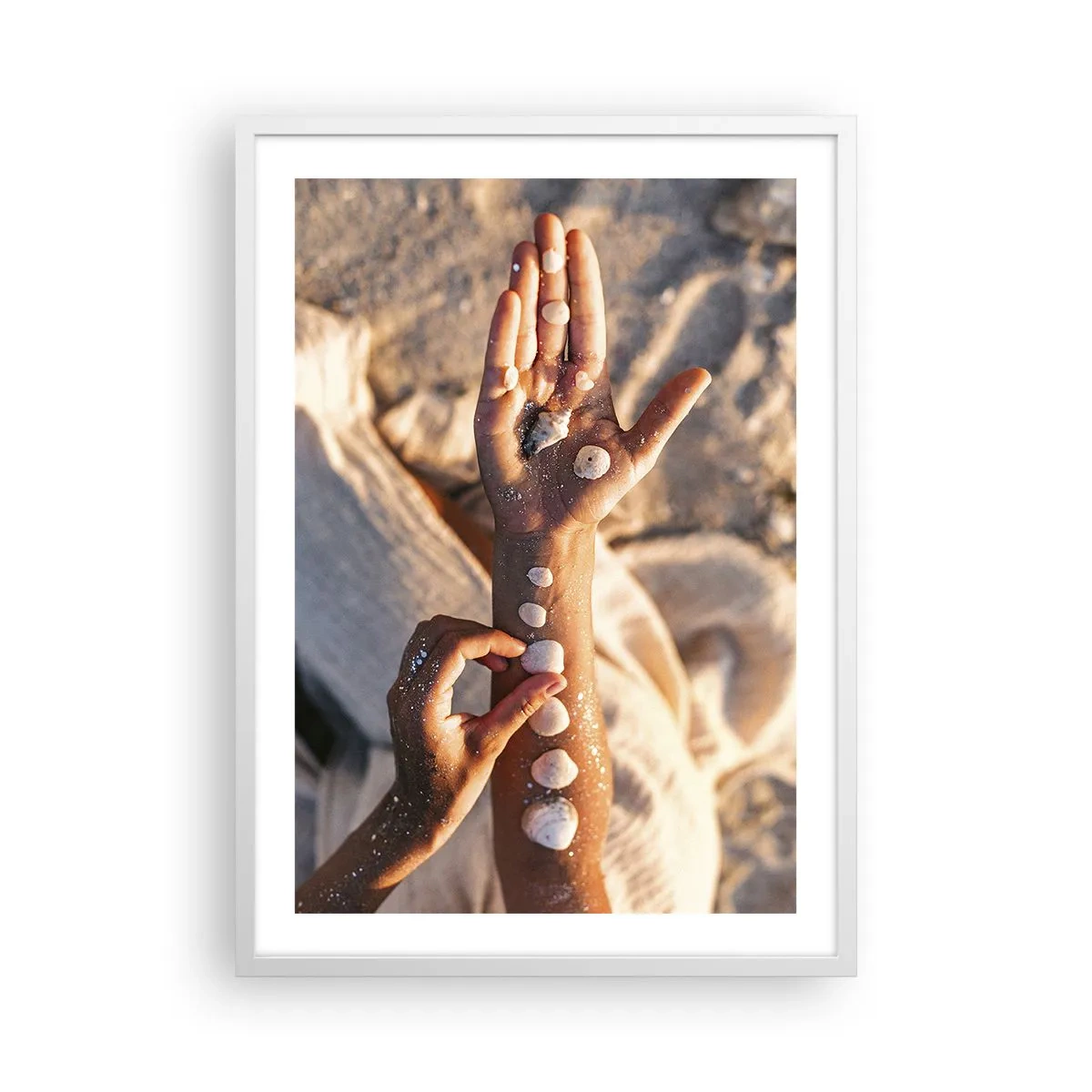 Poster in einem weißen Rahmen - Schönheit an Ihren Fingerspitzen - 50x70 cm