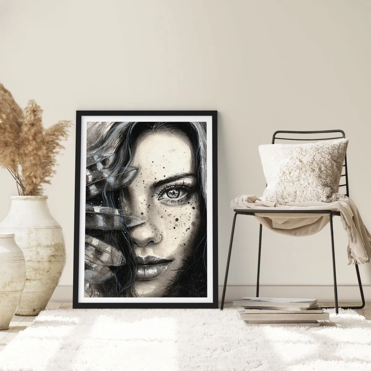 Poster in einem schwarzem Rahmen - Porträt einer Frau im monochromen Stil - 50x70cm - Wilde Schönheit - Moderne Wanddekoration für Wohnzimmer und Schlafzimmer ARTTOR
