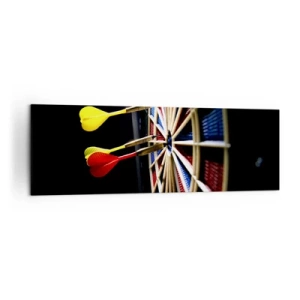 Bild auf Leinwand - Leinwandbild - Eine Dartscheibe mit getroffenen Darts auf schwarzem Hintergrund - 160x50cm - Auf den Punkt gebracht - Moderne Wanddekoration für Wohnzimmer und Schlafzimmer ARTTOR