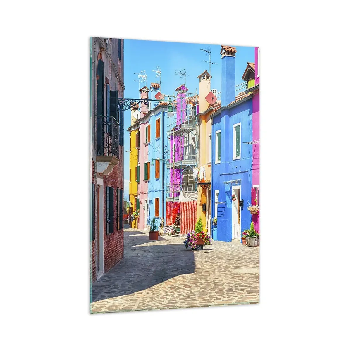 Glasbild - Bild auf glas - Bunte Gebäude in einer engen Stadtstraße - 80x120cm - Städtchen "Zu Papageien" - Moderne Wanddekoration für Wohnzimmer und Schlafzimmer ARTTOR