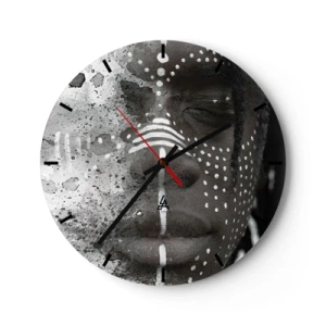Wanduhr - Glasuhr - Porträt einer Person mit symbolischer Gesichtsbemalung in Grautönen. - 30x30cm - Entdecke den Urgeist - Moderne Wanddekoration für Wohnzimmer, Küche und Schlafzimmer ARTTOR