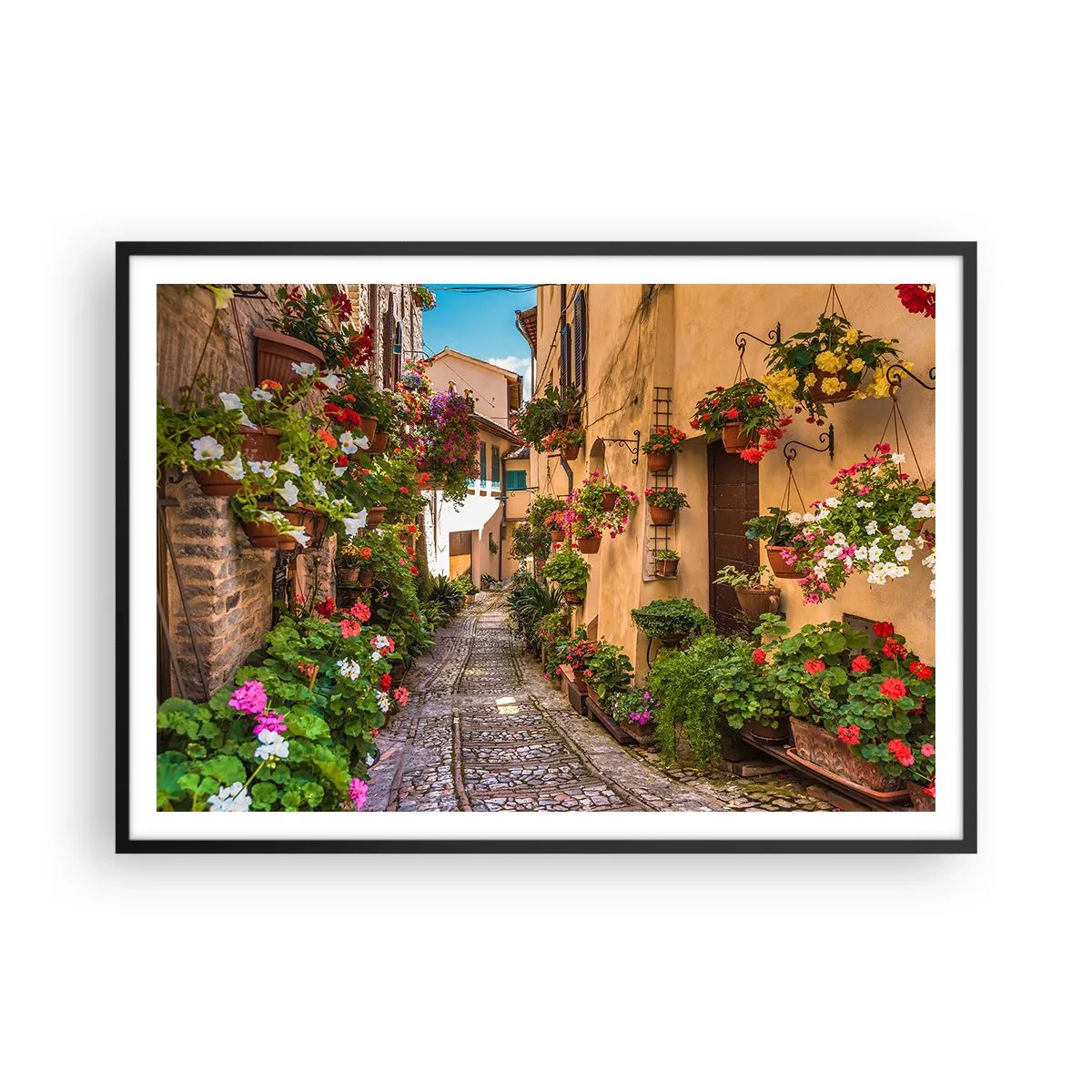 Poster in einem schwarzem Rahmen - Eine bezaubernde Straße voller Blumen und Blumentöpfe - 100x70cm - Italienische Gasse - Moderne Wanddekoration für Wohnzimmer und Schlafzimmer ARTTOR