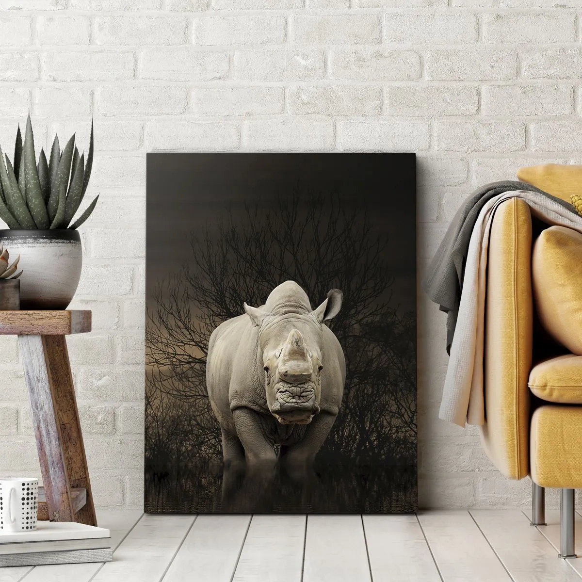 Bild auf Leinwand - Leinwandbild - Nashorn zwischen Bäumen bei Sonnenuntergang, wilde Natur. - 50x70cm - Weiß gegen die Natur - Moderne Wanddekoration für Wohnzimmer und Schlafzimmer ARTTOR