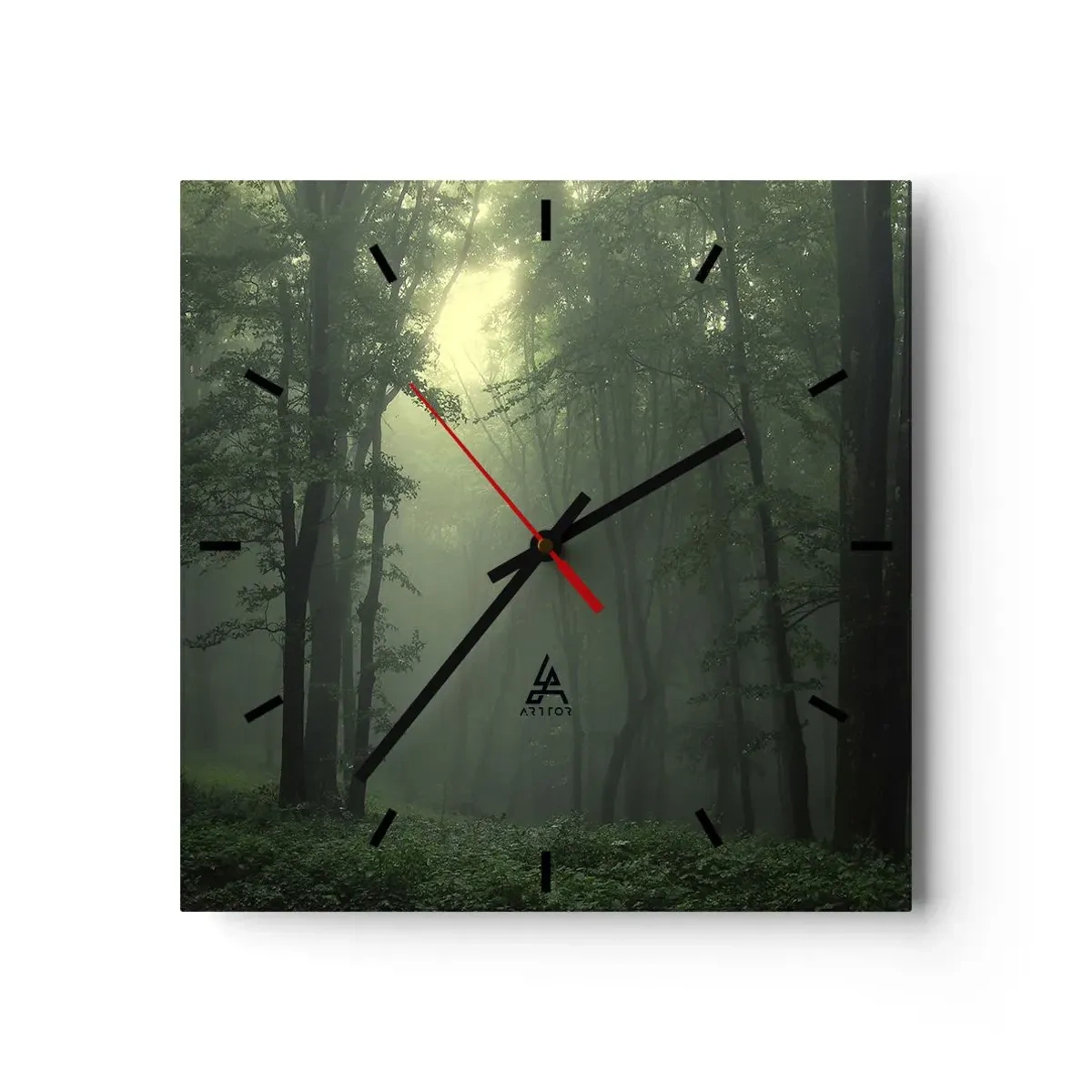 Wanduhr - Glasuhr - Ein grüner Wald am Morgen, eingehüllt in einen zarten Nebel - 30x30cm - Bevor er aufwacht - Moderne Wanddekoration für Wohnzimmer und Schlafzimmer ARTTOR