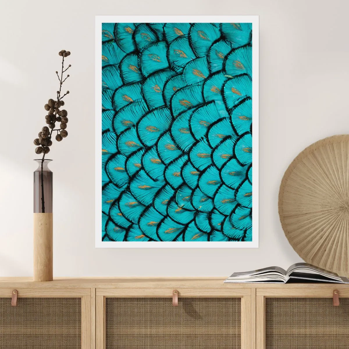 Poster - Makrofotografie von türkisfarbenen Federn mit einzigartigem Muster - 50x70cm - Große Federgala - Moderne Wanddekoration für Wohnzimmer und Schlafzimmer ARTTOR