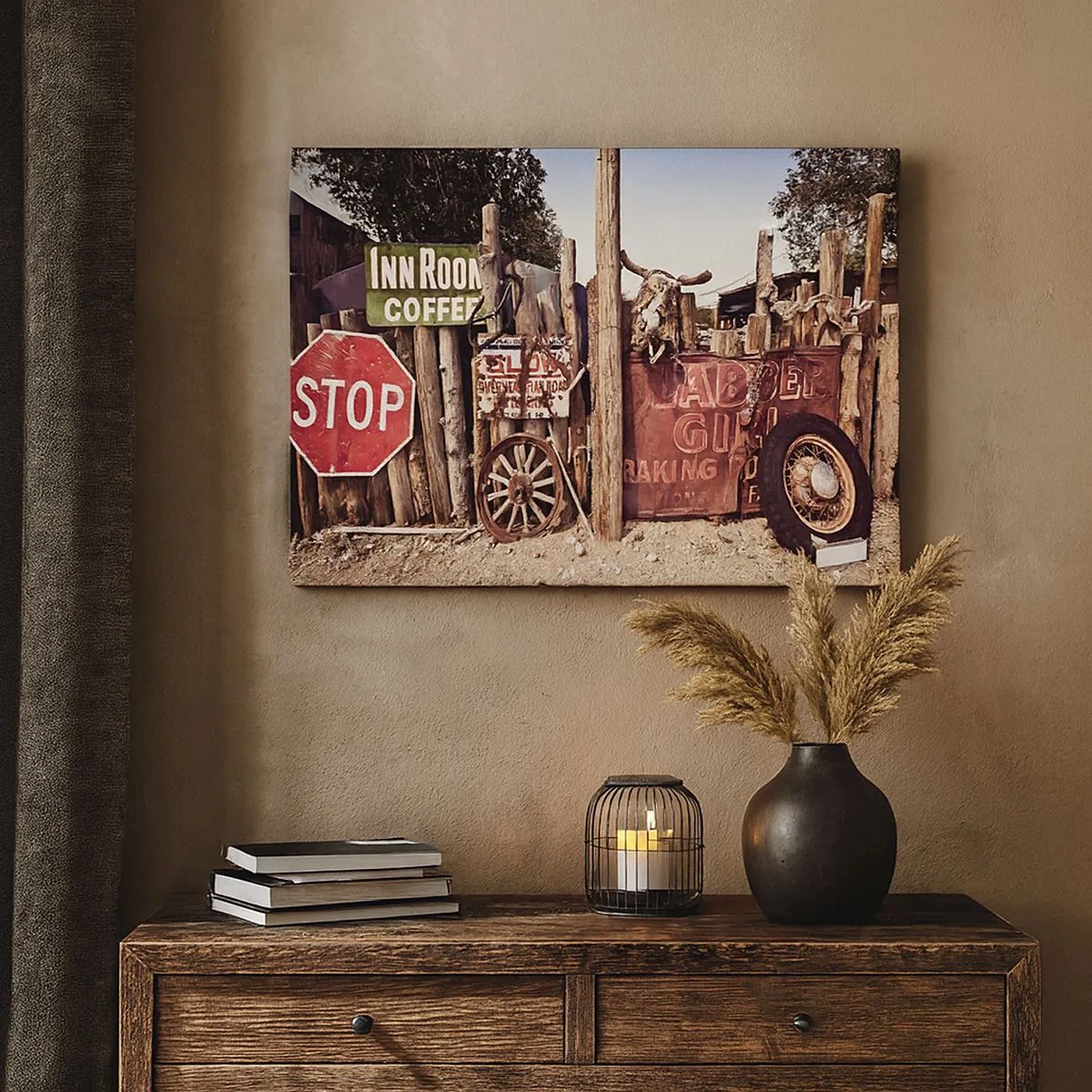 Bild auf Leinwand - Leinwandbild - Rustikale Dekoration mit Schildern und einem Rad am Zaun - 70x50cm - Und die Zeit ist stehen geblieben - Moderne Wanddekoration für Wohnzimmer und Schlafzimmer ARTTOR