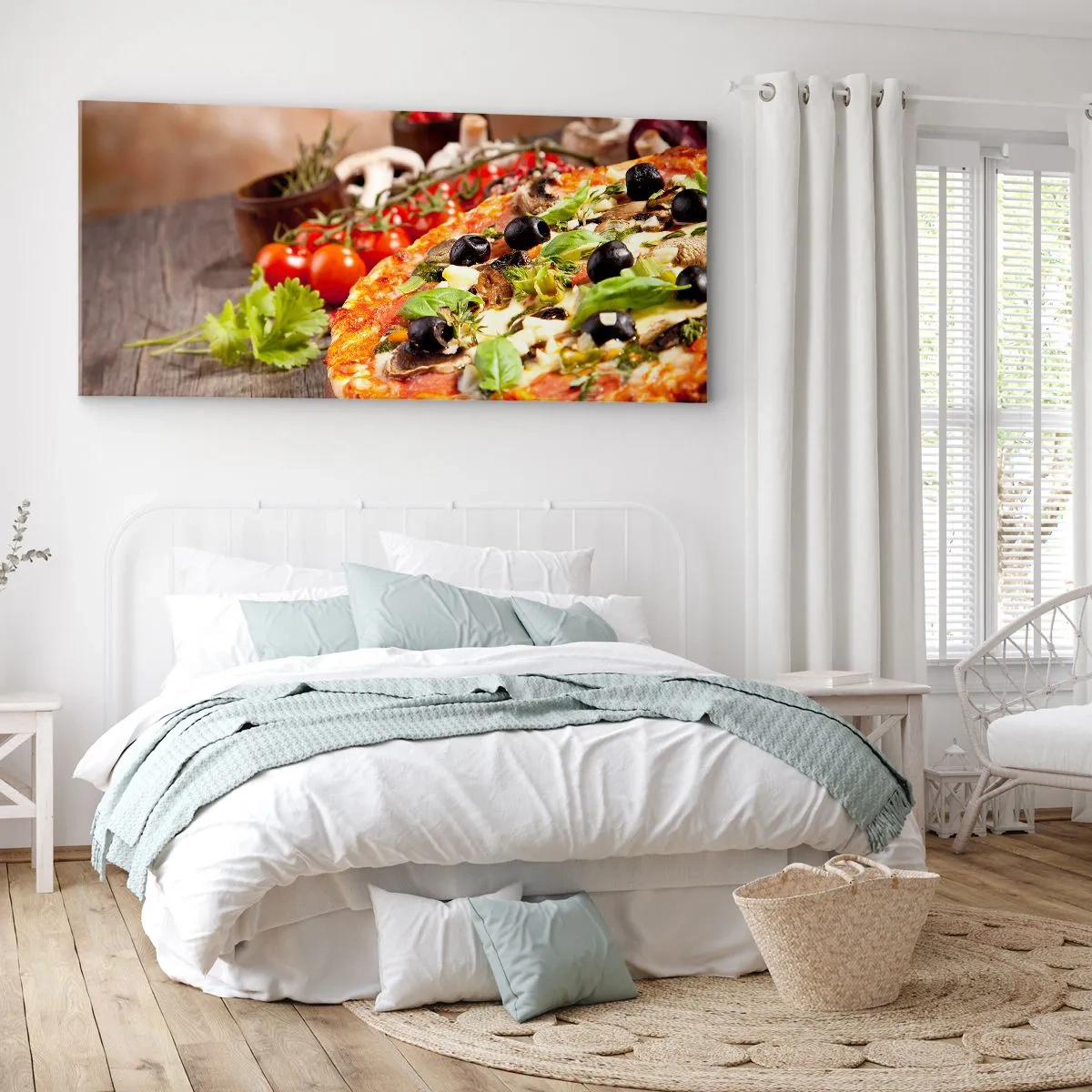 Bild auf Leinwand - Leinwandbild - Pizza mit Oliven, Basilikum und frischen Zutaten auf Holzhintergrund - 120x50cm - Aus den tellurischen Zutaten - Moderne Wanddekoration für Wohnzimmer und Schlafzimmer ARTTOR