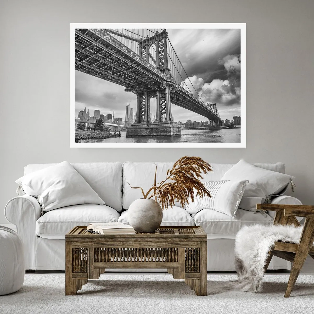 Poster - Eine Brücke in Schwarz-Weiß mit Blick auf die Stadt - 100x70cm - Ins Herz der Stadt - Moderne Wanddekoration für Wohnzimmer und Schlafzimmer ARTTOR