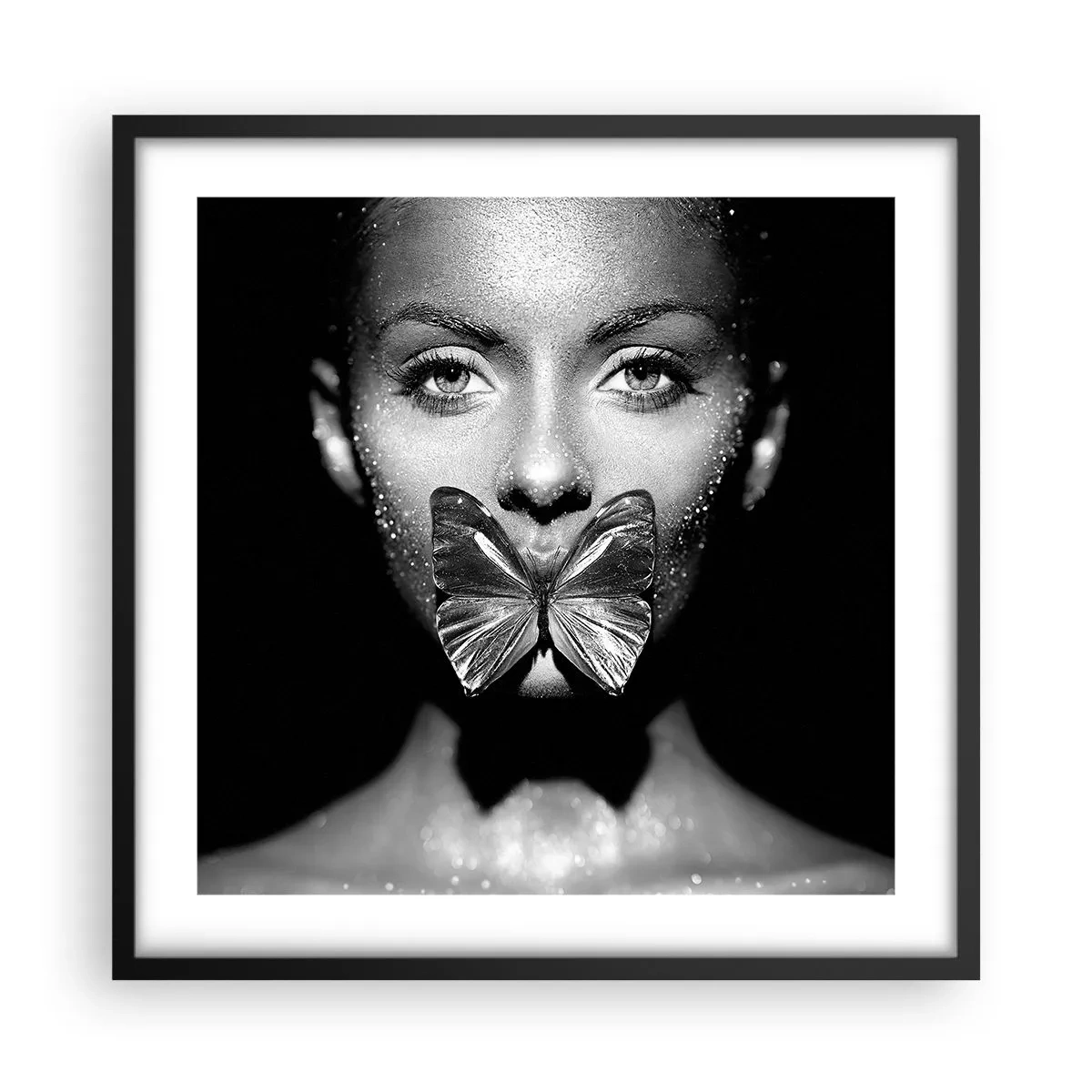 Poster in einem schwarzem Rahmen - Schmetterlingskuss - 50x50 cm