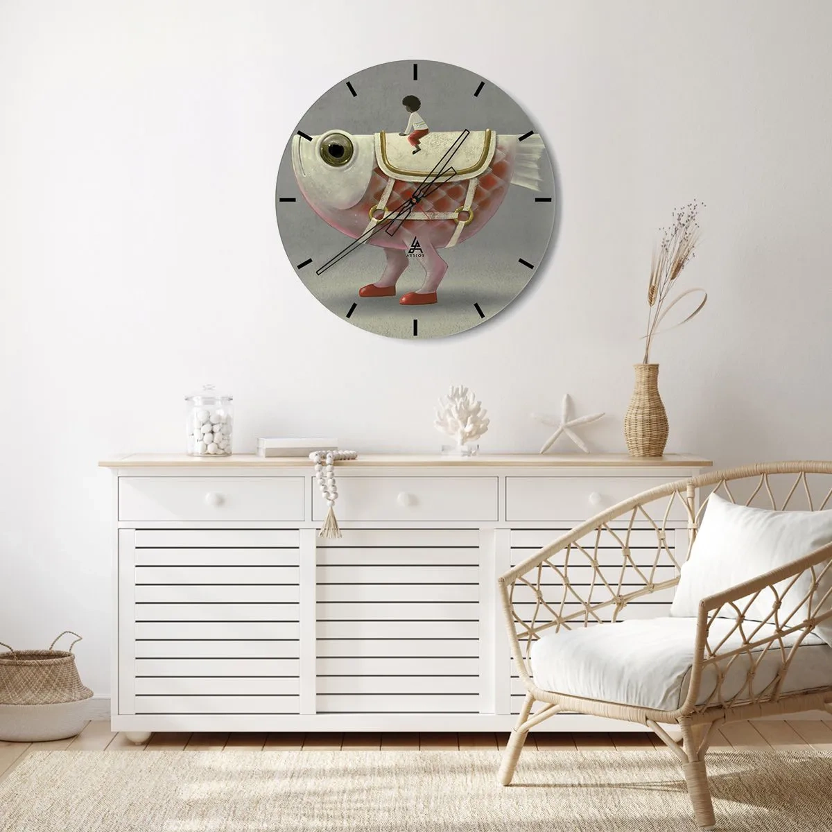 Wanduhr - Glasuhr - Eine Figur auf einem großen Fisch mit Sattel und Stiefeln auf grauem Hintergrund - 30x30cm - Reiter auf einem surrealen Fisch - Moderne Wanddekoration für Wohnzimmer, Küche und Schlafzimmer ARTTOR