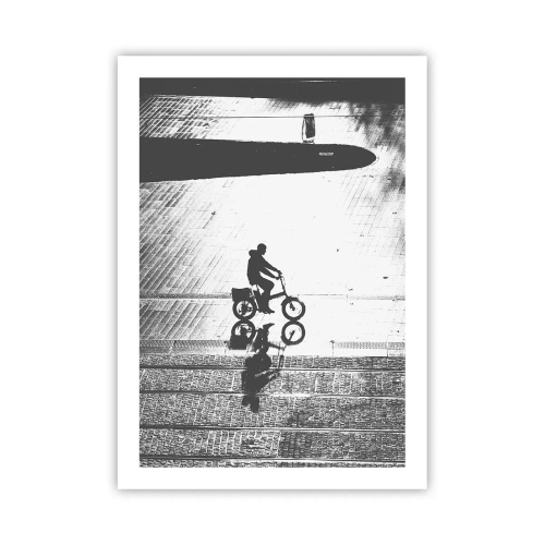 Poster - Silhouette eines Radfahrers mit Spiegelbild in einer Pfütze im Schwarz-Weiß-Stil - 50x70cm - Vor sich hin durch die Stadt - Moderne Wanddekoration für Wohnzimmer und Schlafzimmer ARTTOR