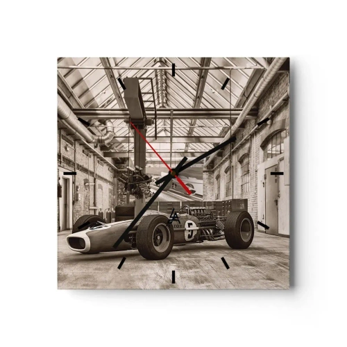 Wanduhr - Glasuhr - Schwarz-weißer Rennwagen in einem industriellen Interieur - 30x30cm - Die Siegerruhe - Moderne Wanddekoration für Wohnzimmer und Schlafzimmer ARTTOR
