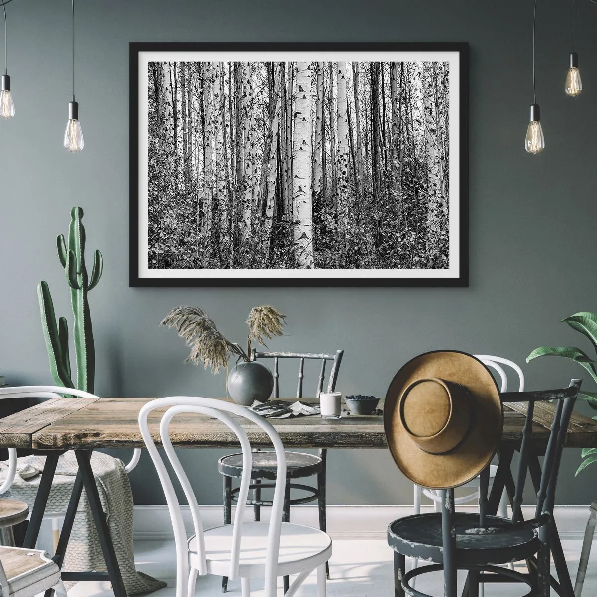 Poster in einem schwarzem Rahmen - Schwarz-weiße Birken im Wald - 70x50cm - Birkenkolonnade - Moderne Wanddekoration für Wohnzimmer und Schlafzimmer ARTTOR