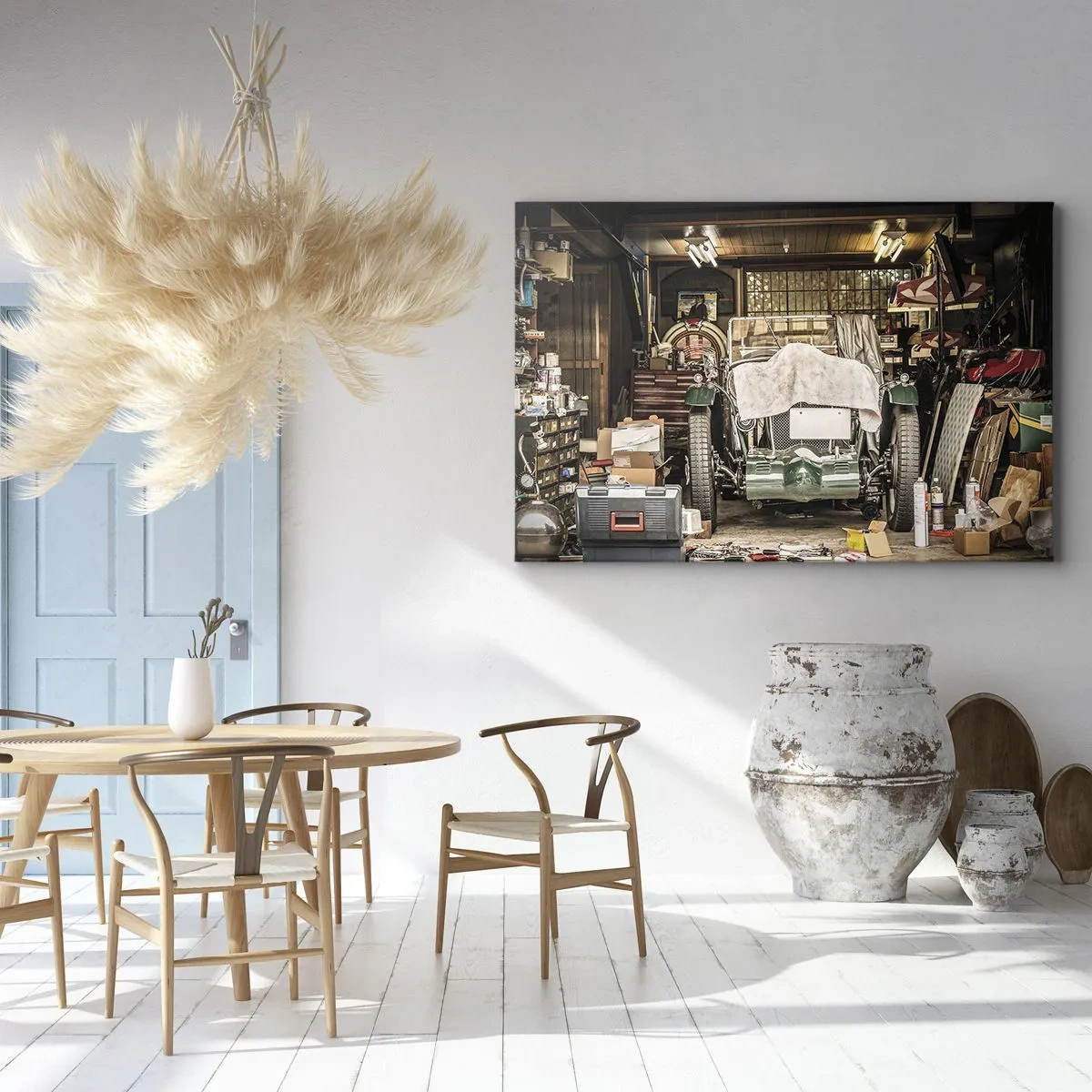 Bild auf Leinwand - Leinwandbild - Ein altes Auto in einer Garage, umgeben von Werkzeugen und Geräten - 120x80cm - Zurück in die Vergangenheit - Moderne Wanddekoration für Wohnzimmer und Schlafzimmer ARTTOR