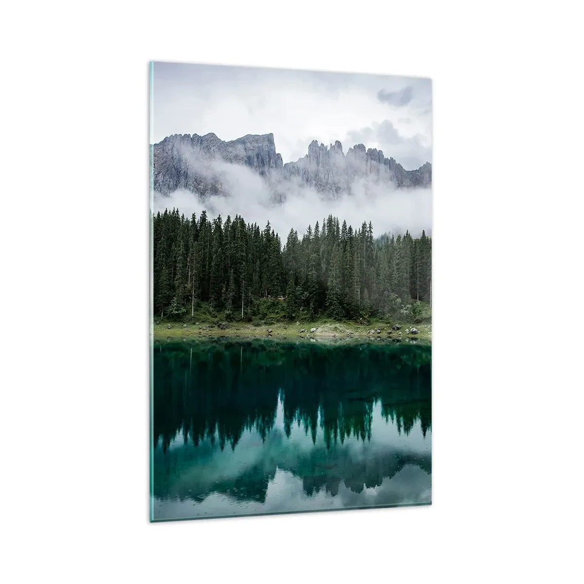 Glasbild - Bild auf glas - Eine Berglandschaft mit einem Wald und einem See, in dem sich der Himmel spiegelt - 80x120cm - Leise, leise, lass uns das Trinkwasser nicht wecken ... - Moderne Wanddekoration für Wohnzimmer und Schlafzimmer ARTTOR