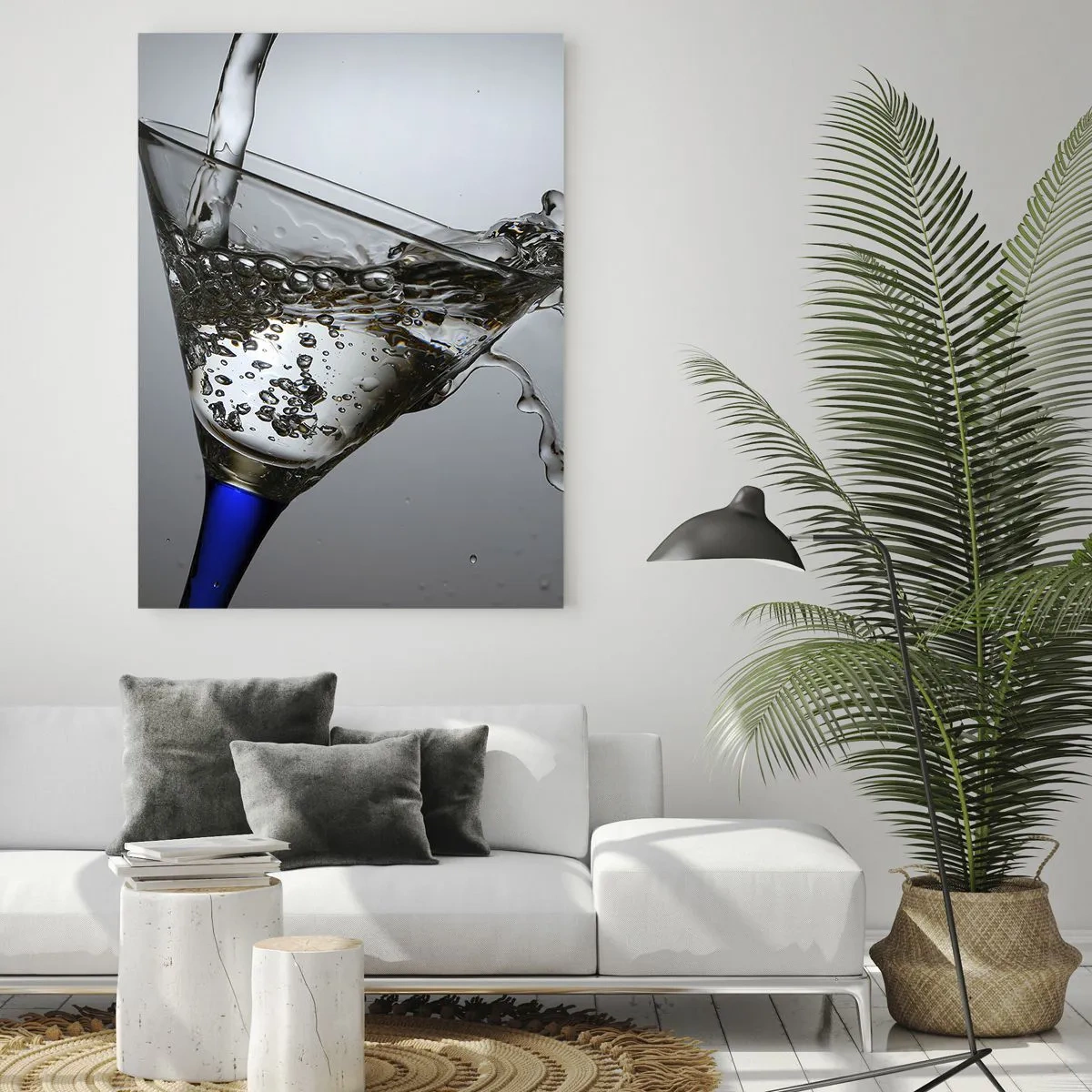 Glasbild - Bild auf glas - Ein Glas Wasser in Bewegung auf hellem Hintergrund - 80x120cm - Kristallwasser in Kristallglas - Moderne Wanddekoration für Wohnzimmer und Schlafzimmer ARTTOR