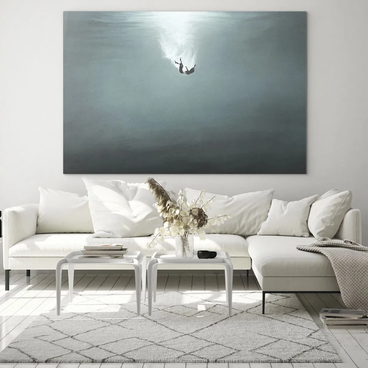 Glasbild - Bild auf glas - Die Silhouette eines Mannes, eingetaucht in die blauen Tiefen des Ozeans - 100x70cm - In den Armen des Ozeans - Moderne Wanddekoration für Wohnzimmer und Schlafzimmer ARTTOR