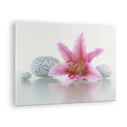 Glasbild - Bild auf glas - Rosa Lilie vor einem Hintergrund aus weißen Steinen im Spa-Stil - 70x50cm - Eine Studie in Pink, Grau und Weiß - Moderne Wanddekoration für Wohnzimmer und Schlafzimmer ARTTOR