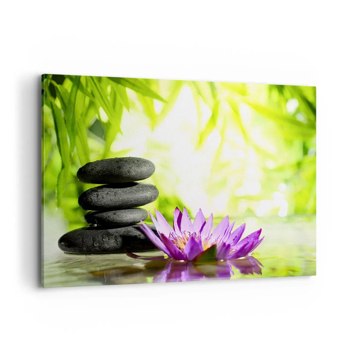 Bild auf Leinwand - Leinwandbild - Ein Stapel Zen-Steine und eine Lotusblume vor einem Hintergrund aus Bambusblättern. - 100x70cm - In einem Bambusbusch - Moderne Wanddekoration für Wohnzimmer und Schlafzimmer ARTTOR