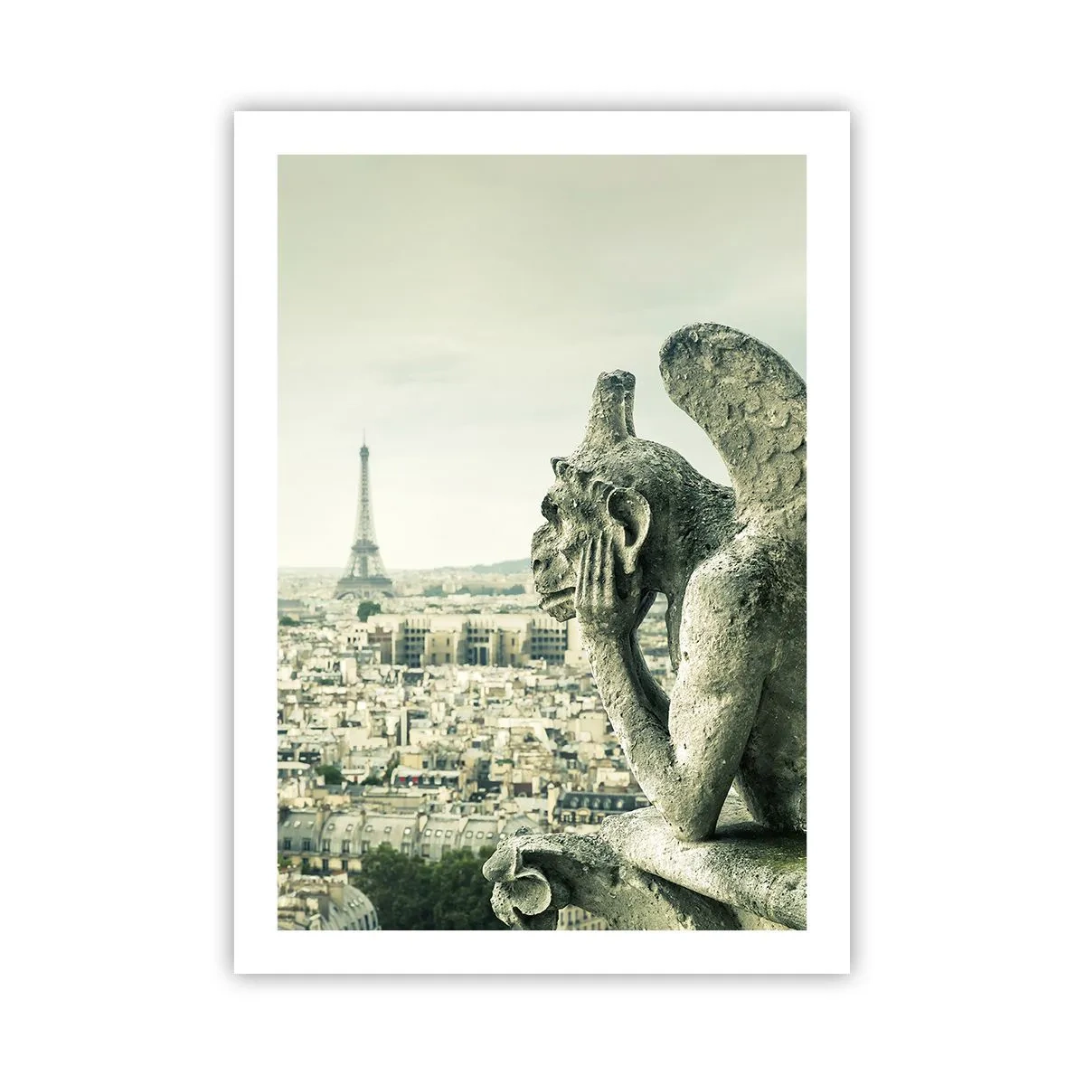 Poster - Ein Wasserspeier mit Blick auf den Eiffelturm und die Skyline von Paris - 50x70cm - Pariser Plaudern - Moderne Wanddekoration für Wohnzimmer und Schlafzimmer ARTTOR