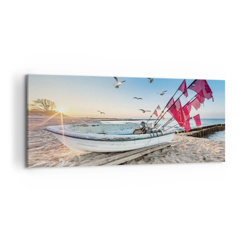 Bild auf Leinwand - Leinwandbild - Ein Boot am Strand im Morgengrauen mit Möwen und roten Fahnen - 120x50cm - Wohlverdiente Ruhe - Moderne Wanddekoration für Wohnzimmer und Schlafzimmer ARTTOR