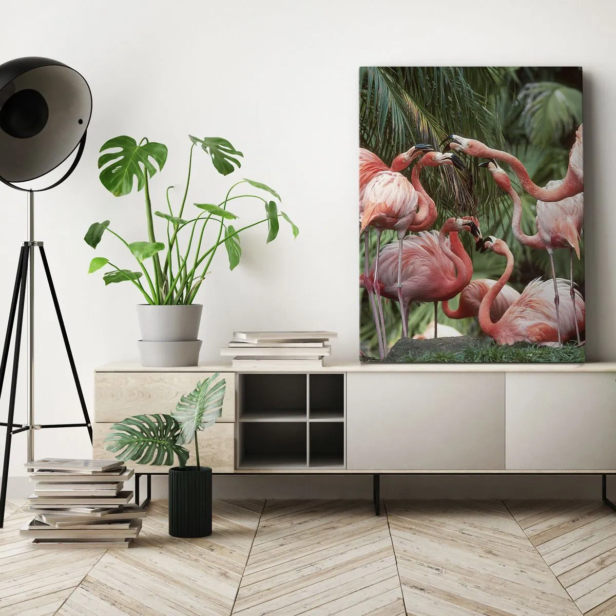 Bild auf Leinwand - Leinwandbild - Eine Gruppe von Flamingos in einer tropischen Umgebung, umgeben von Palmen - 50x70cm - Nachmittagsklatsch - Moderne Wanddekoration für Wohnzimmer und Schlafzimmer ARTTOR