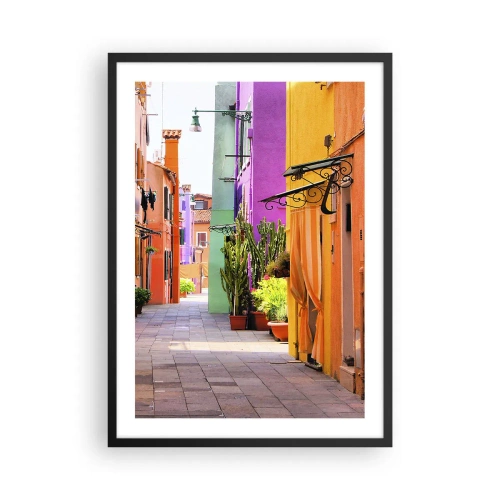 Poster in einem schwarzem Rahmen - Eine farbenfrohe Straße mit Pflanzen und lebendigen Gebäudefassaden - 50x70cm - Regenbogengasse - Moderne Wanddekoration für Wohnzimmer und Schlafzimmer ARTTOR