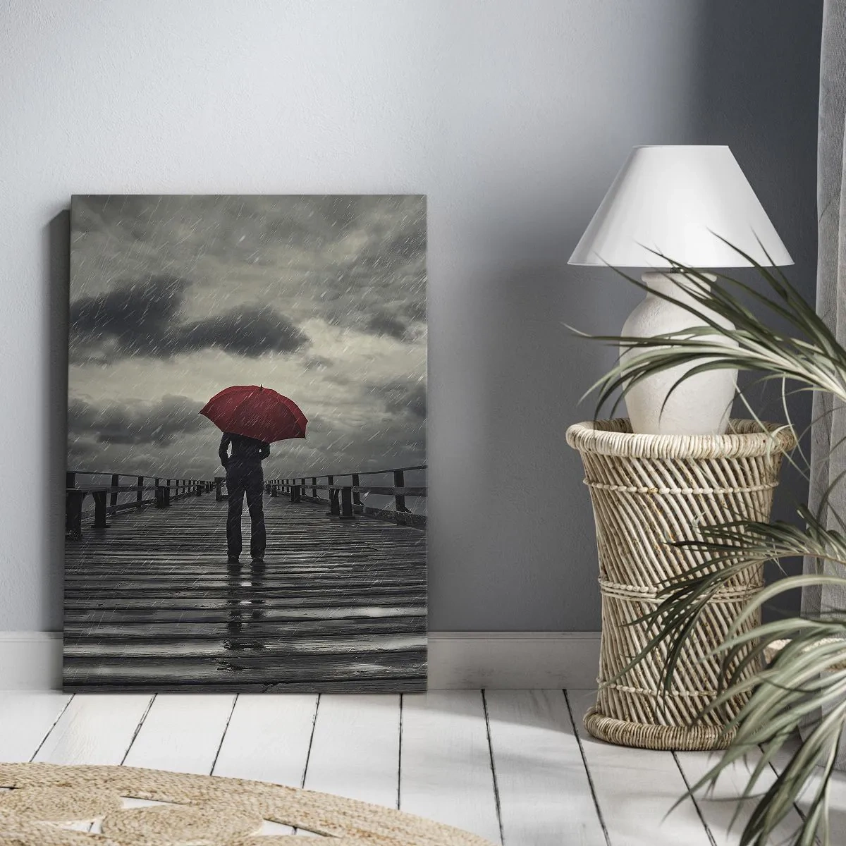 Bild auf Leinwand - Leinwandbild - Eine Person mit einem roten Regenschirm auf einem verregneten Pier - 50x70cm - Es ist egal, dass es regnet - Moderne Wanddekoration für Wohnzimmer und Schlafzimmer ARTTOR
