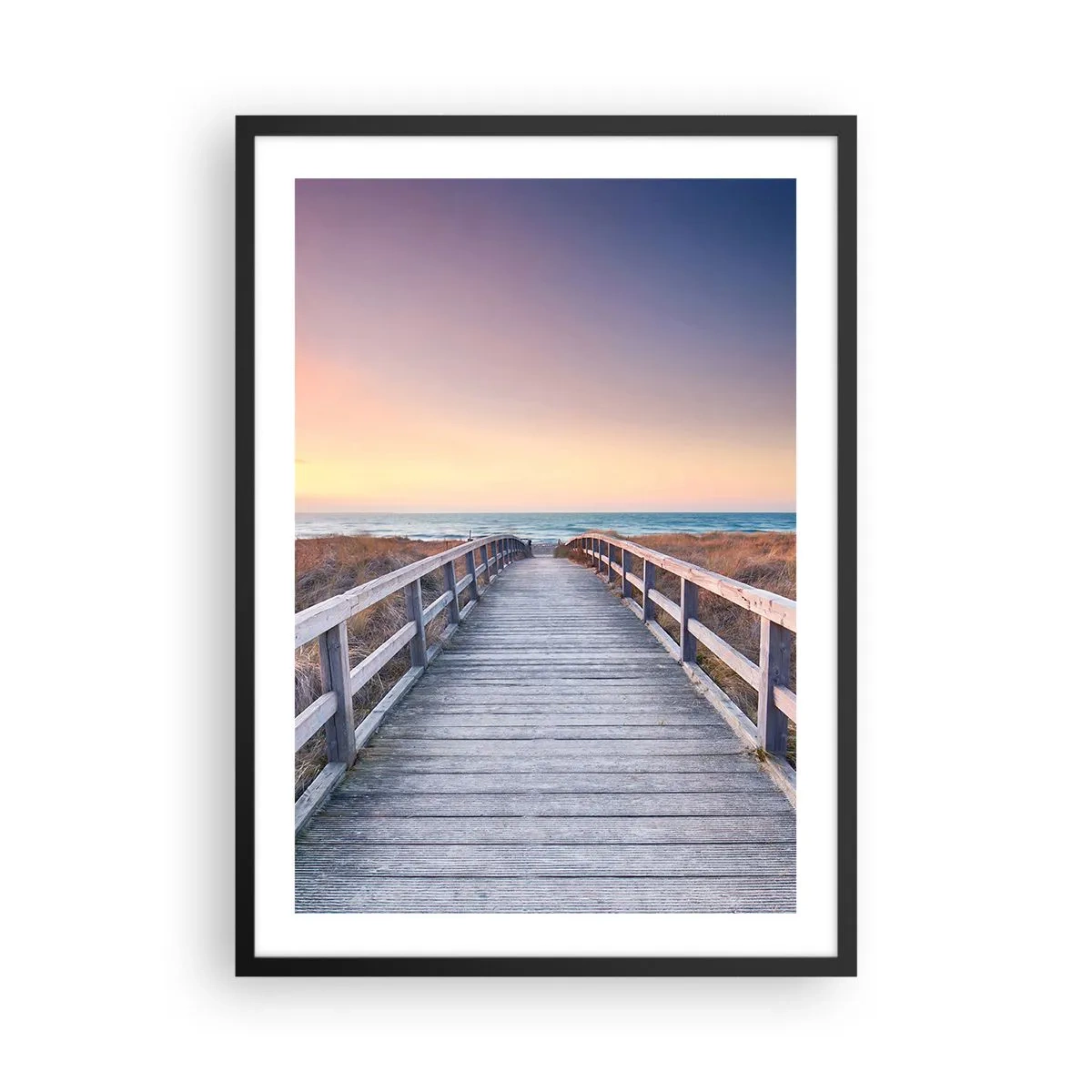 Poster in einem schwarzem Rahmen - Ein Holzsteg, der bei Sonnenuntergang zum Meer führt - 50x70cm - Baltische Abend-Aurora - Moderne Wanddekoration für Wohnzimmer und Schlafzimmer ARTTOR