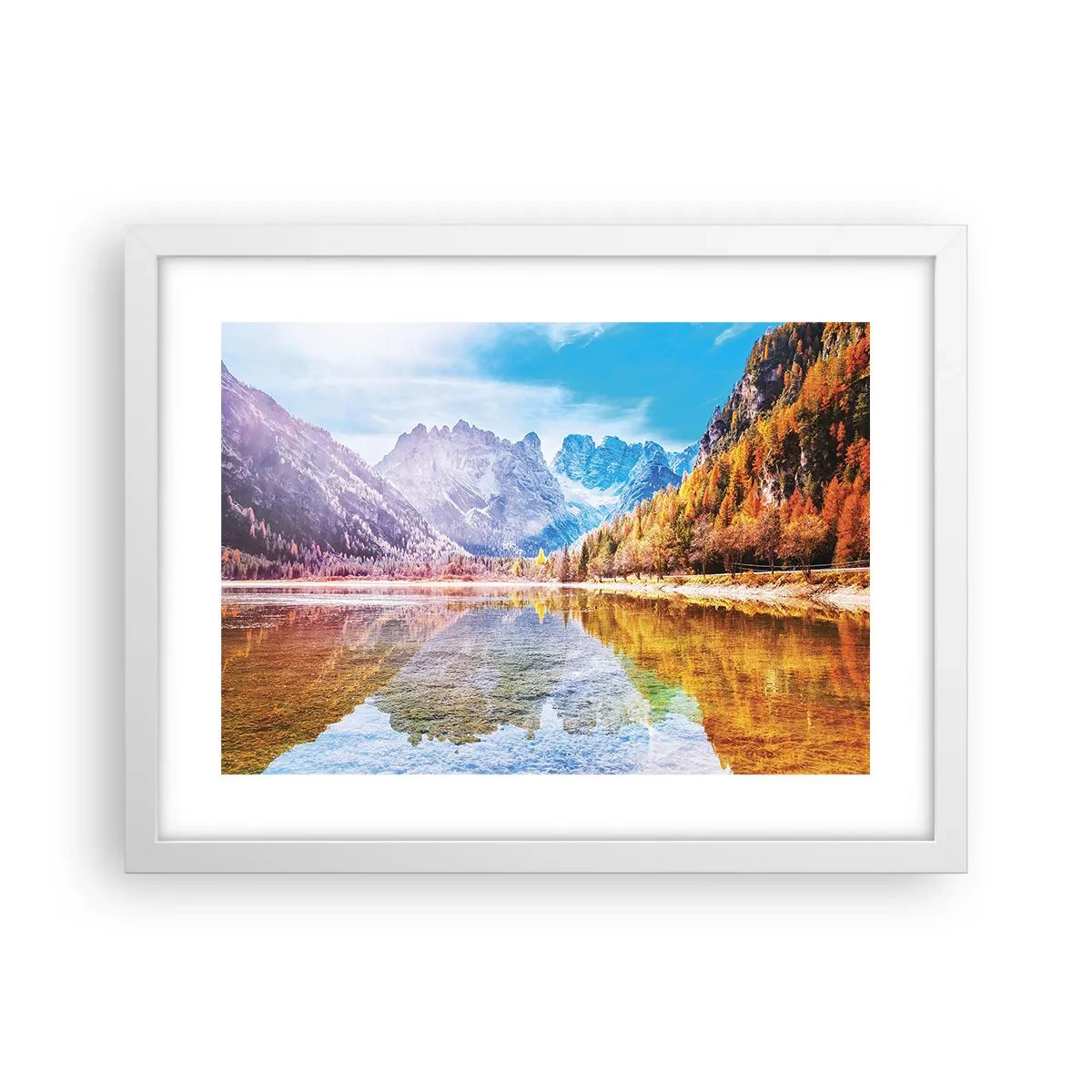 Poster in einem weißen Rahmen - Und in den Bergen ist es schon Herbst - 40x30 cm