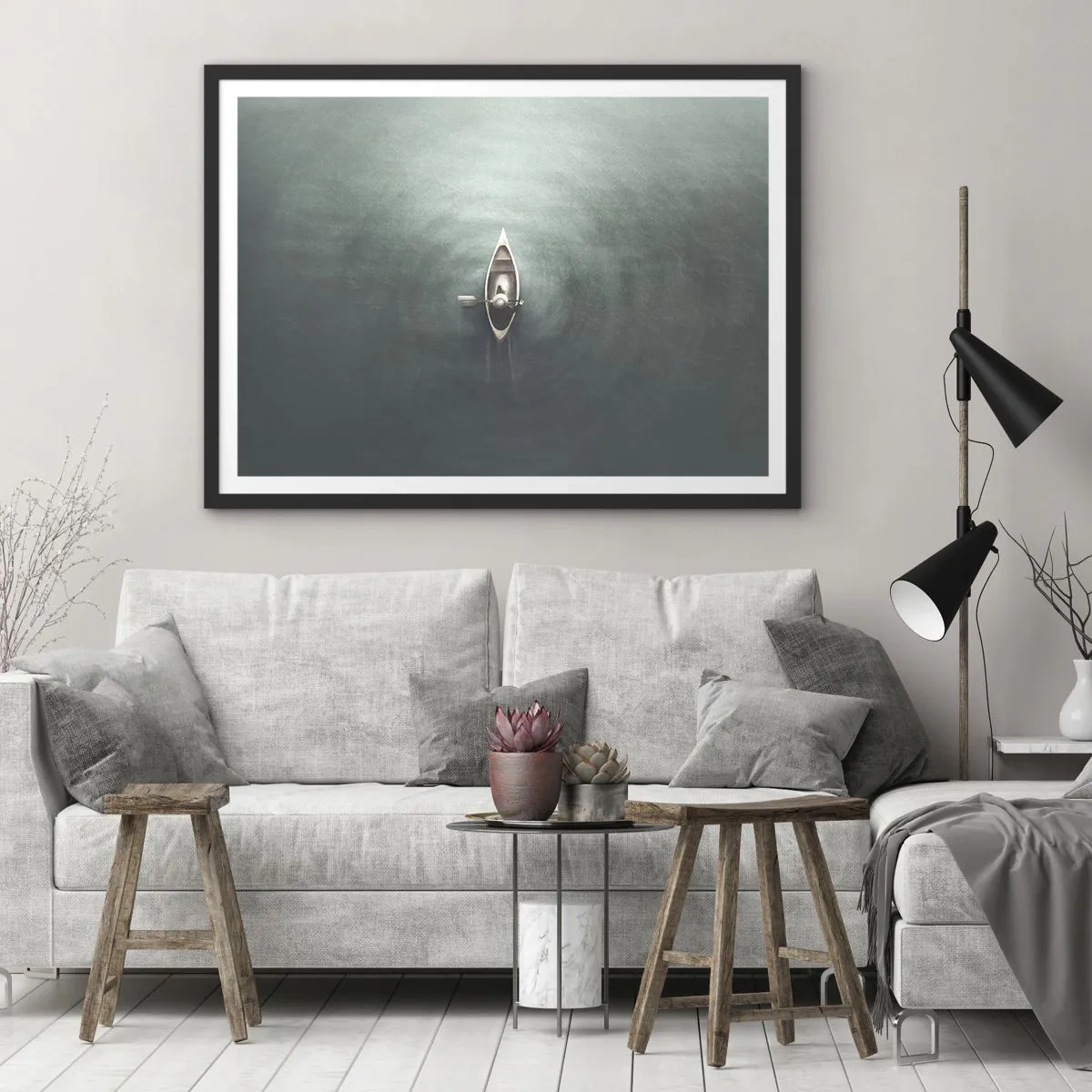 Poster in einem schwarzem Rahmen - Ein einsames Boot auf ruhigem Wasser in minimalistischer Umgebung - 100x70cm - Durch den Mondsee - Moderne Wanddekoration für Wohnzimmer und Schlafzimmer ARTTOR