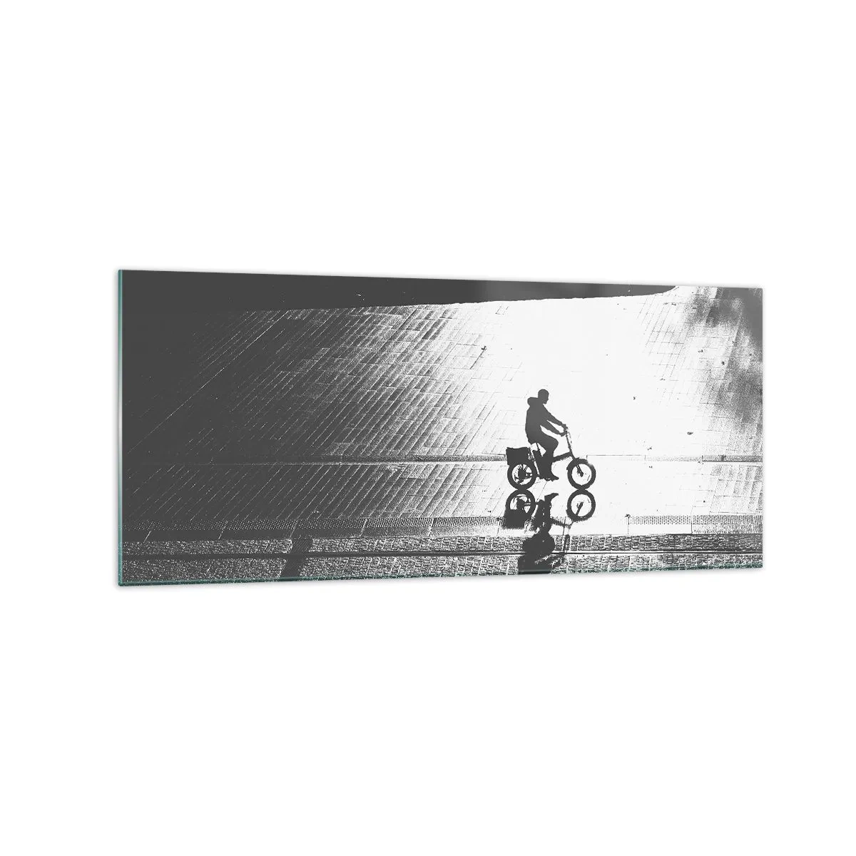 Glasbild - Bild auf glas - Schwarz-weiße Silhouette eines Radfahrers auf einer nassen Straße - 120x50cm - Vor sich hin durch die Stadt - Moderne Wanddekoration für Wohnzimmer und Schlafzimmer ARTTOR