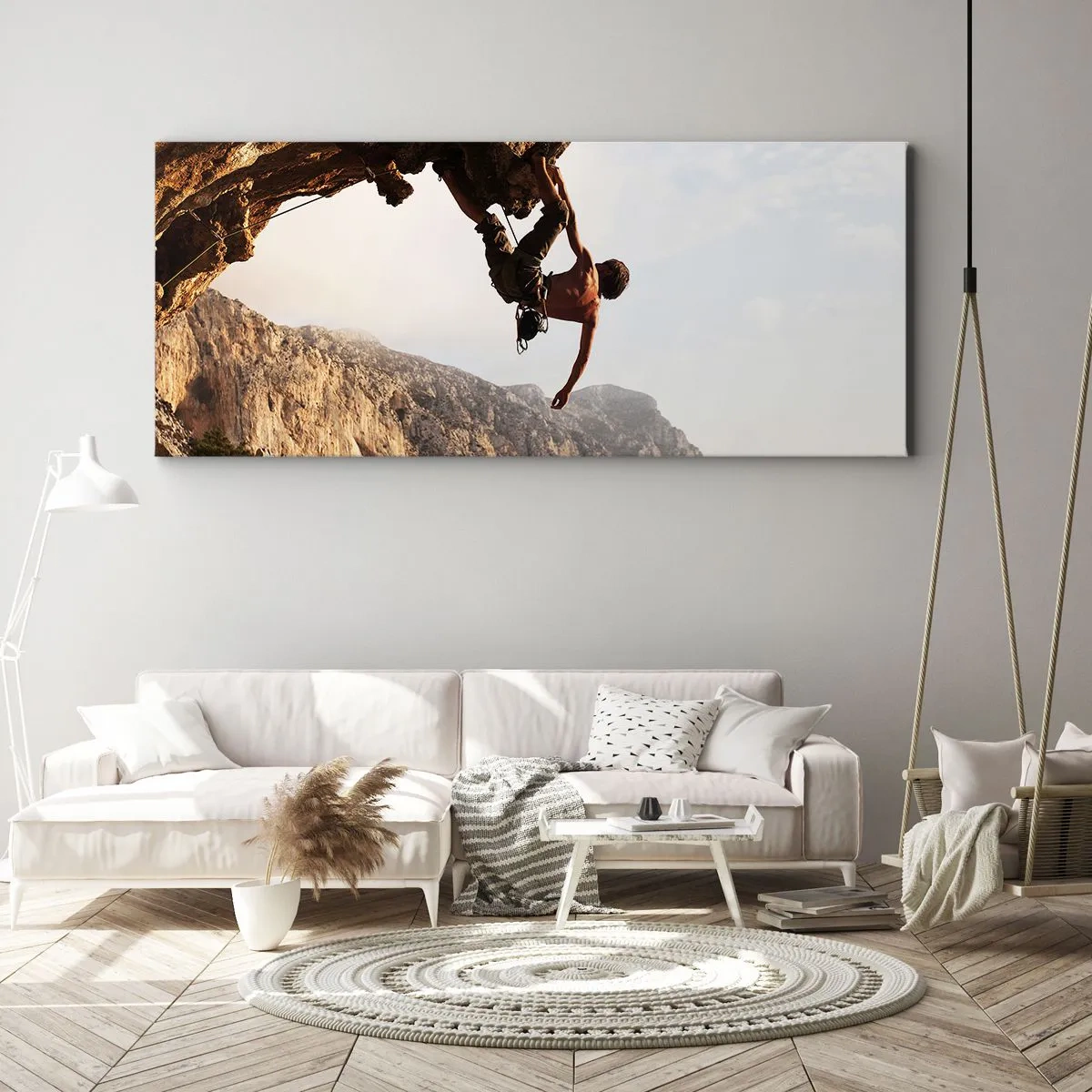 Bild auf Leinwand - Leinwandbild - Ein Kletterer auf einer steilen Klippe in den Bergen im Sonnenschein - 140x50cm - Die Welt ist in einer Hand auf einem Felsblock geschrumpft - Moderne Wanddekoration für Wohnzimmer und Schlafzimmer ARTTOR