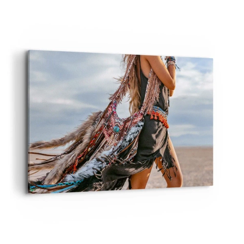 Bild auf Leinwand - Leinwandbild - Eine Frau im Boho-Stil mit Feder- und Schmuckdetails - 120x80cm - Das Mädchen des Schamanen - Moderne Wanddekoration für Wohnzimmer und Schlafzimmer ARTTOR